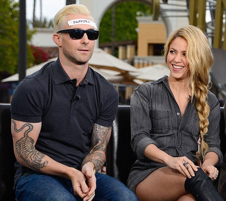 Shakira trẻ đẹp, năng động với mốt “áo không quần” - 7 VN