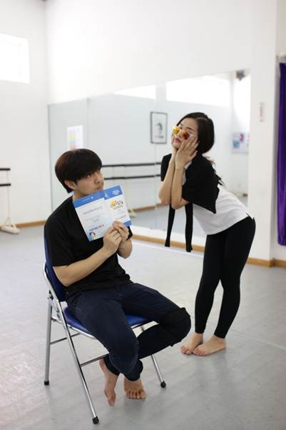 Đông Nhi, Ông Cao Thắng tình tứ tập múa cho nhạc kịch “chuyển hương” - 4 Khán giả yêu mến cặp đôi này sẽ được một phen “nức lòng” với vũ điệu cực đáng yêu của hai bạn.