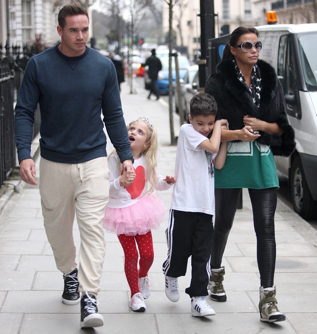 Người mẫu 36 tuổi cùng chồng trẻ và hai con riêng ngày còn hạnh phúc.