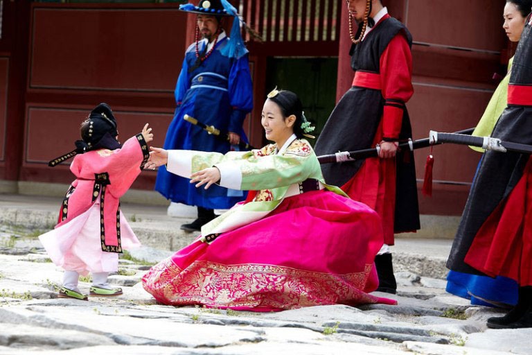 Người đẹp phim “Giày thủy tinh” tái xuất