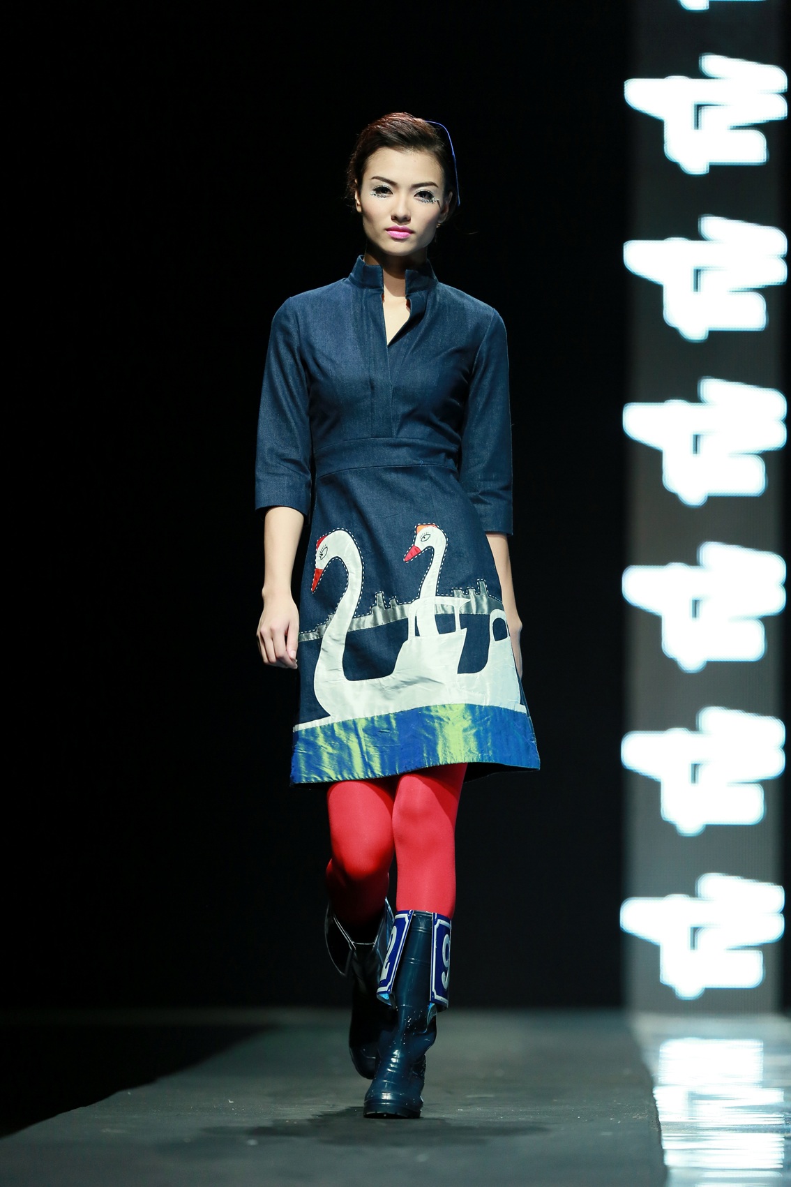 Người mẫu Hồng Quế trình diễn BST của NTK Chula