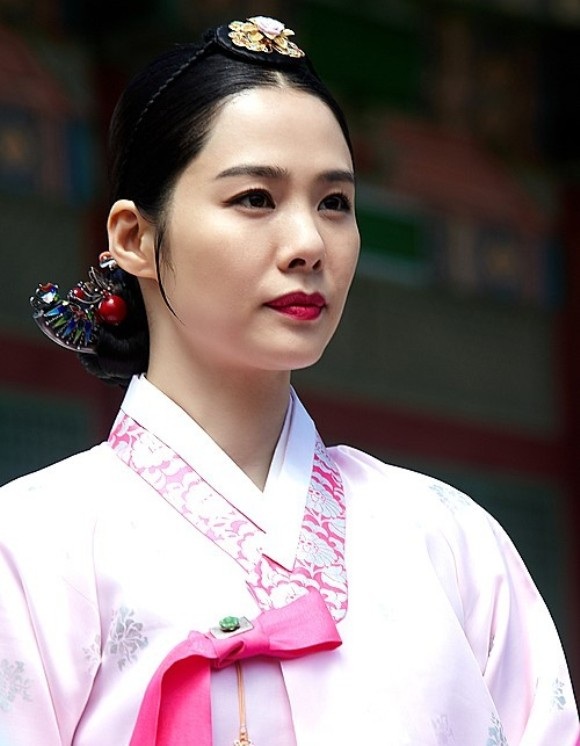 Người đẹp phim “Giày thủy tinh” tái xuất