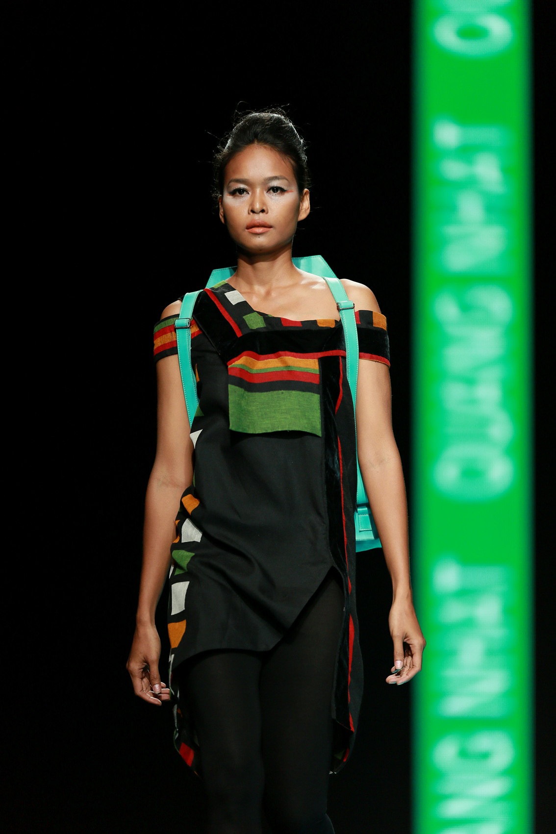 Nhiều phong cách bứt phá trong tuần lễ thời trang Việt Nam thu đông 2014 - 1 Không hổ danh là Quán quân Fashion Star, Quang Nhật tạo nên vẻ đẹp lãng mạn mạnh mẽ.