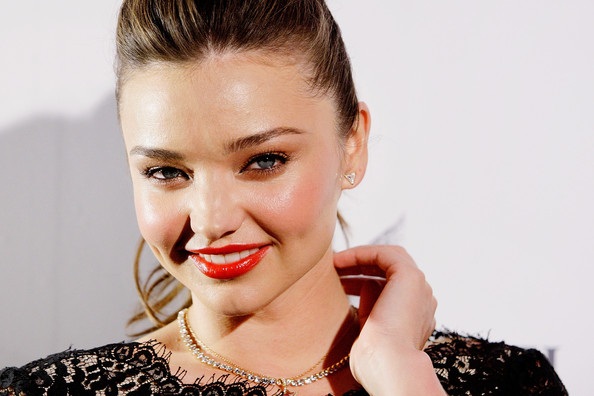 Cận cảnh làn da mịn đẹp của Miranda Kerr - 11 VN