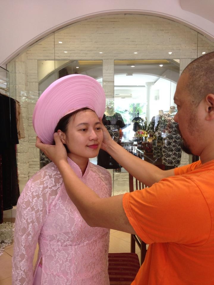 Khánh Linh rạng rỡ đi thử áo cưới - 7 VN