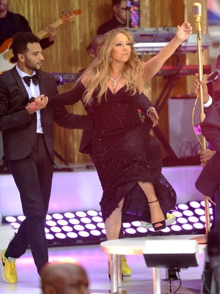 Mariah Carey “lộ” thân hình nặng nề - 2 VN