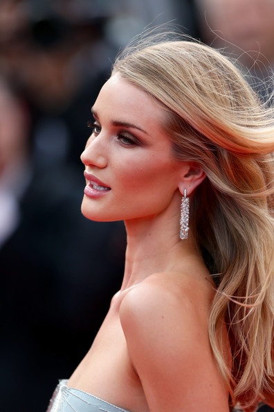 Dàn siêu mẫu đọ dáng trên thảm đỏ LHP Cannes - 13 VN