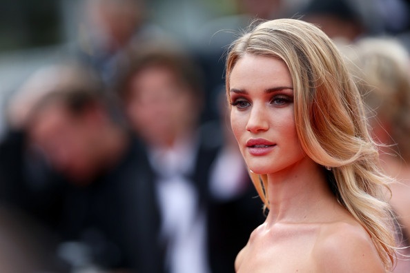 Dàn siêu mẫu đọ dáng trên thảm đỏ LHP Cannes - 14 VN