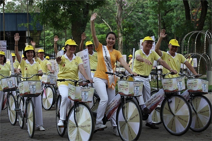 Ngô Phương Lan cổ vũ người cao tuổi luyện tập thể thao