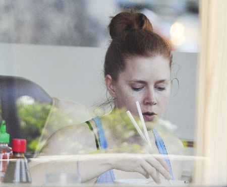 “Sao” Hollywood ăn tại quán Việt Nam - 2 Amy Adams