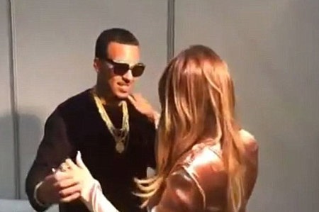 Em cô Kim tình tứ hôn bồ mới - 2 Khloe Kardashian