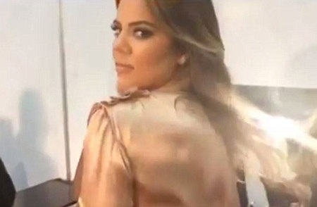 Em cô Kim tình tứ hôn bồ mới - 6 Khloe Kardashian