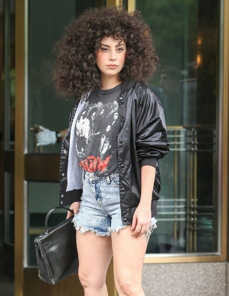 Lady Gaga thay đổi phong cách - 1 Lady Gaga ăn vận khác lạ xuất hiện trên đường phố New York ngày 10/6 vừa qua