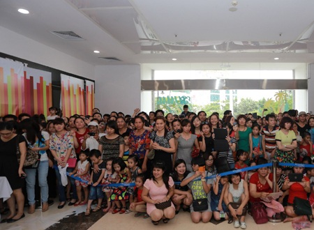 Các bạn nhỏ từ khắp các tỉnh thành phía Bắc tham gia vòng loại Đồ Rê Mí tại TTTM The Garden, Hà Nội