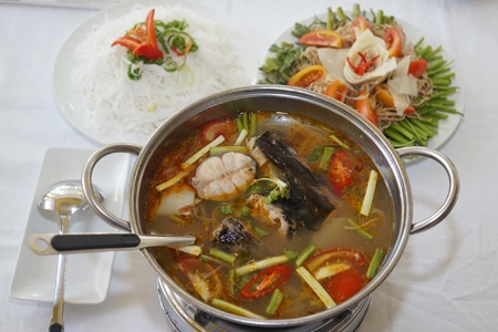 Những món nướng ngon khiến bạn mê mẩn - 4 Lẩu cá lăng măng chua
