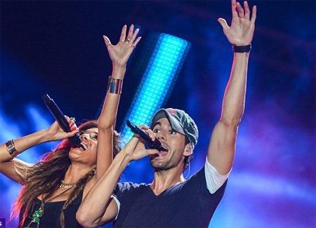 Nicole Scherzinger ôm chặt Enrique Iglesias - 7 VN
