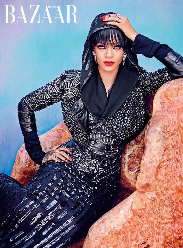 Rihanna kín đáo bất ngờ - 3 VN