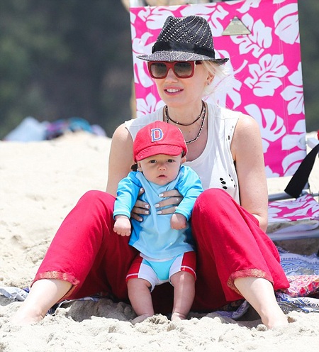 Gwen Stefani đưa con 3 tháng tuổi ra biển - 1 Gwen Stefani