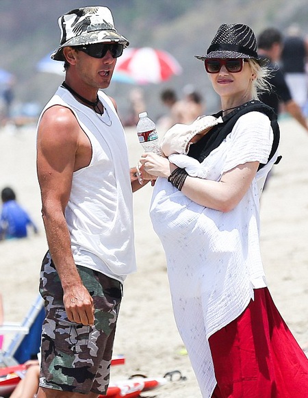 Gwen Stefani đưa con 3 tháng tuổi ra biển - 4 Gwen Stefani