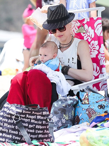 Gwen Stefani đưa con 3 tháng tuổi ra biển - 7 Gwen Stefani