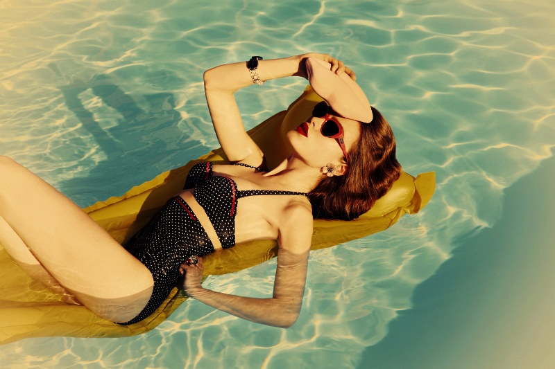 Áo tắm kiểu dáng cổ điển “hot” trở lại - 1 Retro Swim