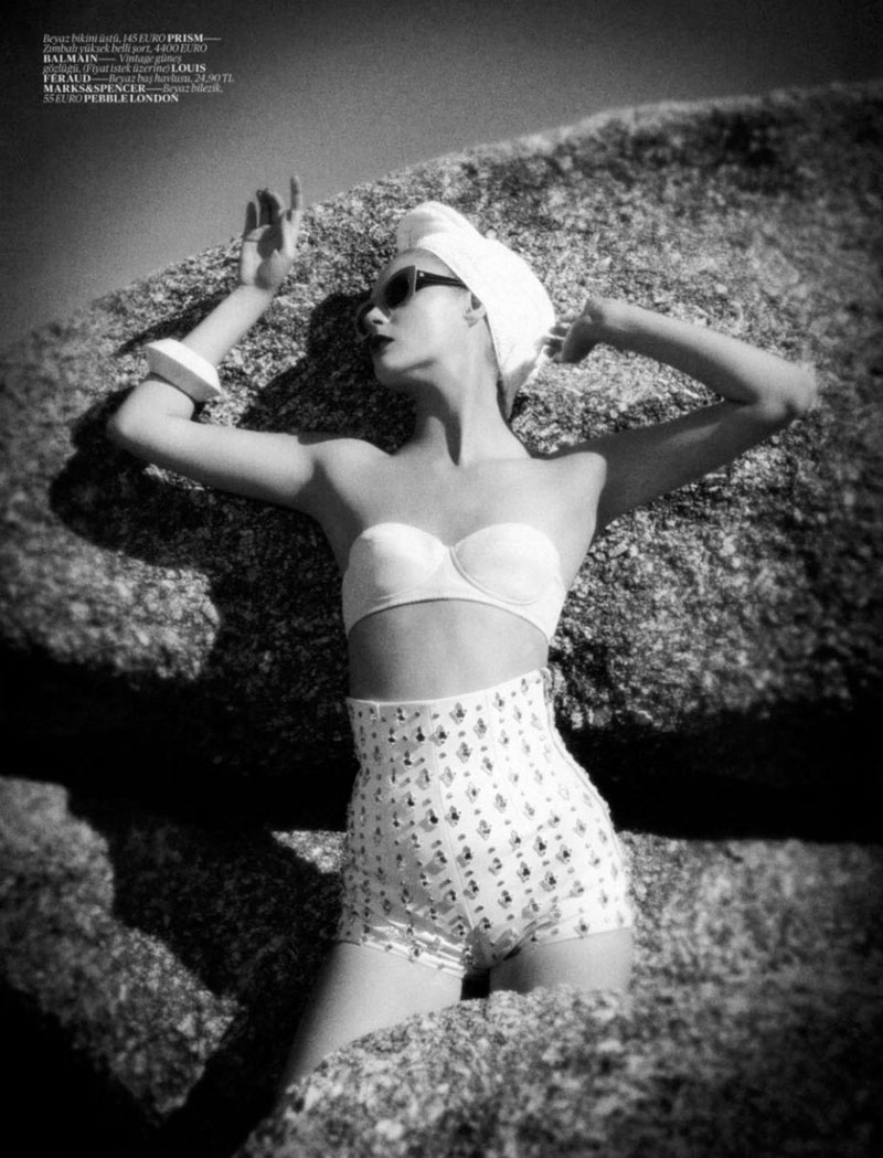 Áo tắm kiểu dáng cổ điển “hot” trở lại - 7 Retro Swim