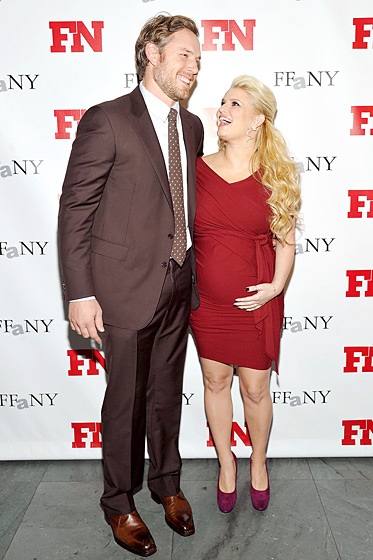 Những hình ảnh hạnh phúc của Jessica Simpson và bạn trai - 5 VN