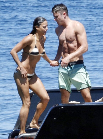 Zac Efron tình tứ người đẹp lưỡng tính hơn 9 tuổi - 5 VN
