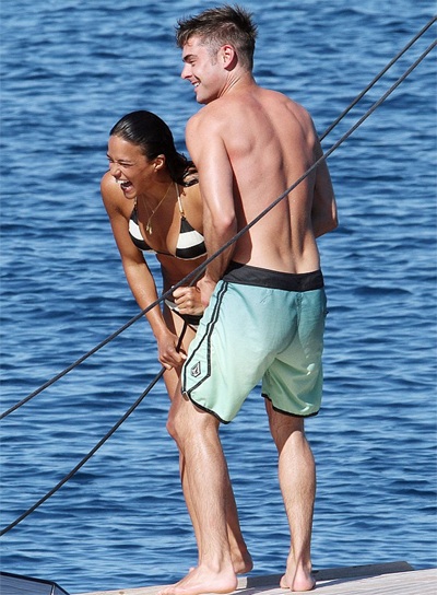Zac Efron tình tứ người đẹp lưỡng tính hơn 9 tuổi - 12 VN