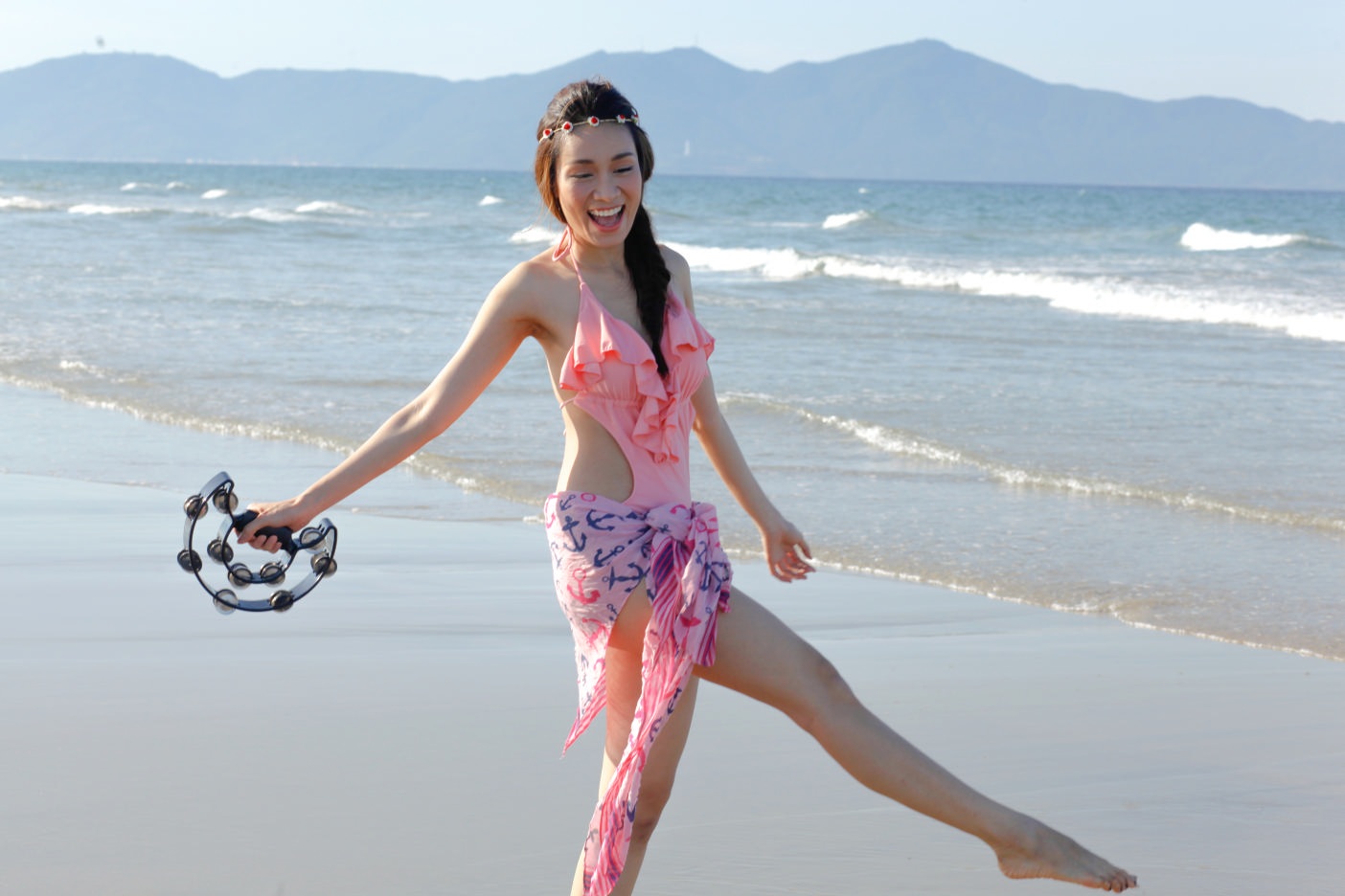 Minh Thư xinh đẹp, trẻ trung