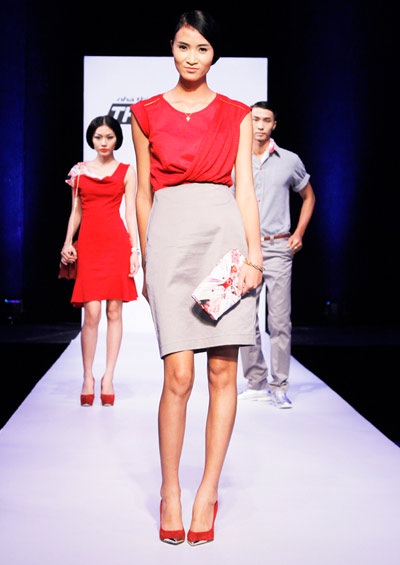 Thử thách không dễ dàng cho thí sinh Project Runway - 6 Thông tin chi tiết, vui lòng xem tại