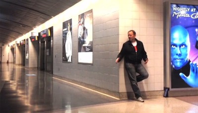 Richard Dunn tự quay MV tại sân bay Las Vegas