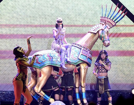 Katy Perry gợi cảm trên sân khấu - 12 Katy Perry