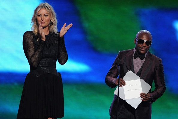 Maria Sharapova đẹp như tượng trên thảm đỏ - 13 VN