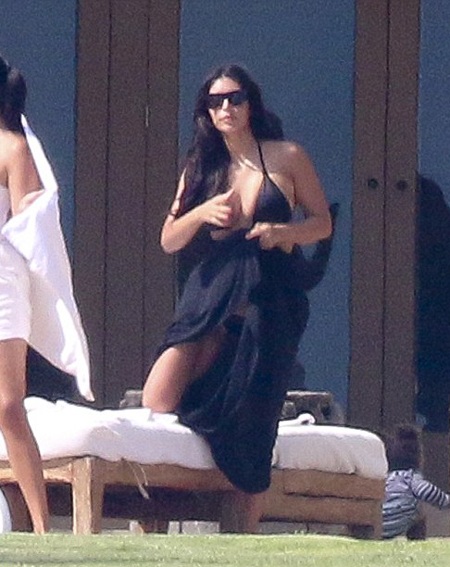 Kim Kardashian diện áo tắm lộ dáng nảy nở - 7 Kim Kardashian