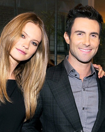Ca sỹ điển trai cưới siêu mẫu - 1 Adam Levine và Behati Prinsloo đã nên duyên vợ chồng