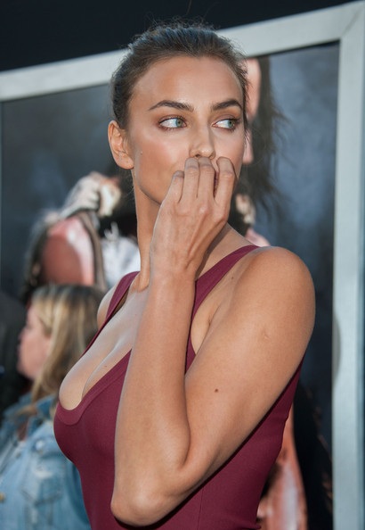Bồ của Ronaldo đẹp hút hồn trong buổi công chiếu phim mới - 3 Irina Shayk