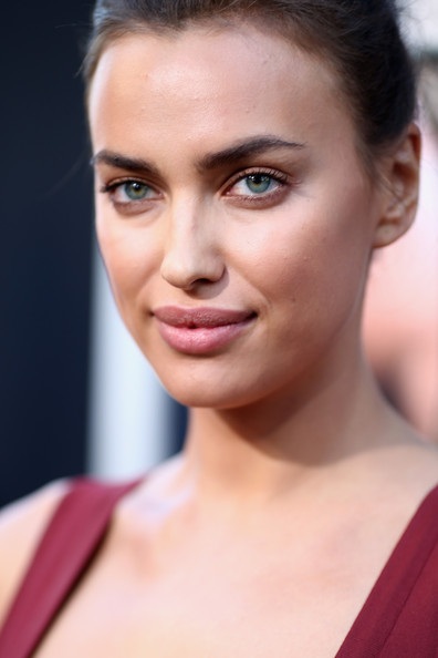 Bồ của Ronaldo đẹp hút hồn trong buổi công chiếu phim mới - 16 Irina Shayk