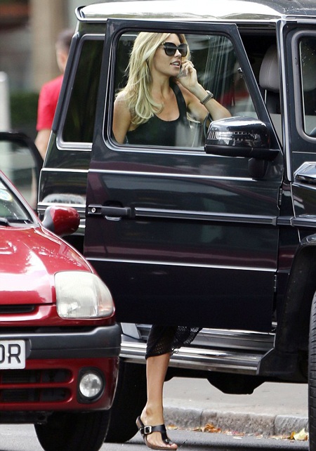 Người mẫu Anh diện váy ren quyến rũ - 3 Abbey Clancy
