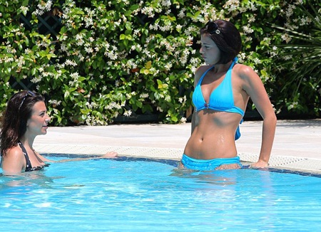 Người đẹp Anh khoe vòng eo nhỏ xíu - 8 Lucy Mecklenburgh