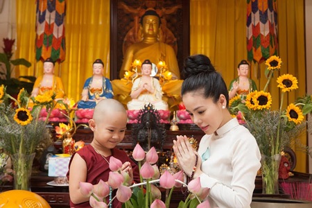 Diễn viên - doanh nhân Hạ My vừa phát tâm quy y Phật giáo - 4 Diễn viên - doanh nhân Hạ My vừa phát tâm quy y Phật giáo