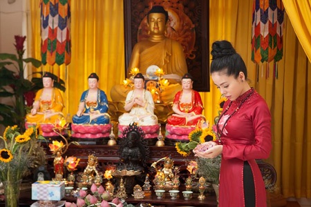 Diễn viên - doanh nhân Hạ My vừa phát tâm quy y Phật giáo - 5 Diễn viên - doanh nhân Hạ My vừa phát tâm quy y Phật giáo