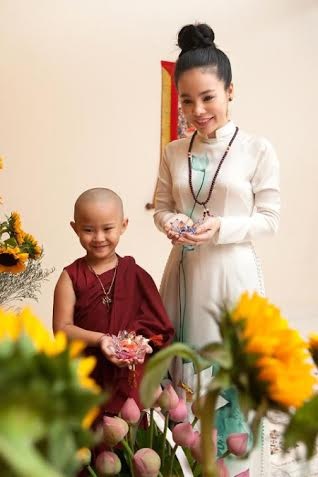 Diễn viên - doanh nhân Hạ My vừa phát tâm quy y Phật giáo - 2 Diễn viên - doanh nhân Hạ My vừa phát tâm quy y Phật giáo