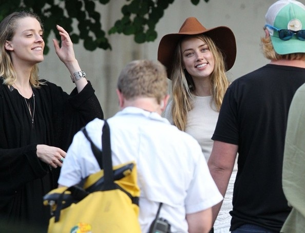 Amber Heard và Johnny Depp hạnh phúc tại trường quay - 5 VN