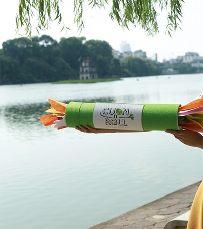 “Theo chân CUỐN” trong hành trình quảng bá ẩm thực Việt - 4 Hình ảnh CUỐN tại Hồ Gươm