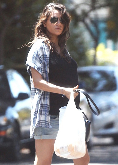 Pregnant Mila Kunis