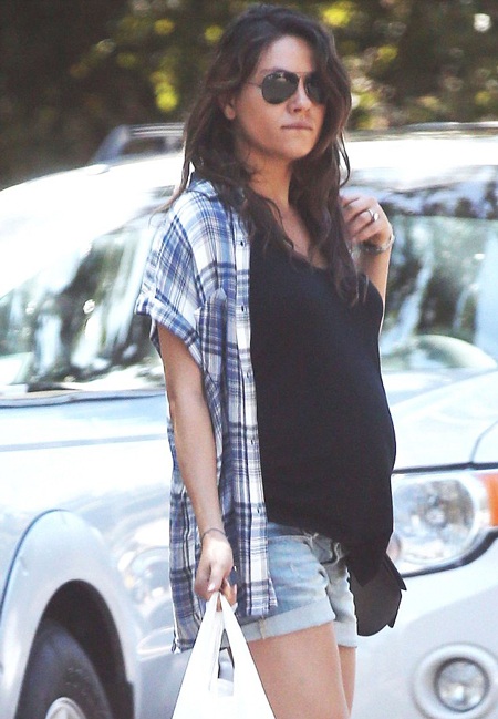Pregnant Mila Kunis