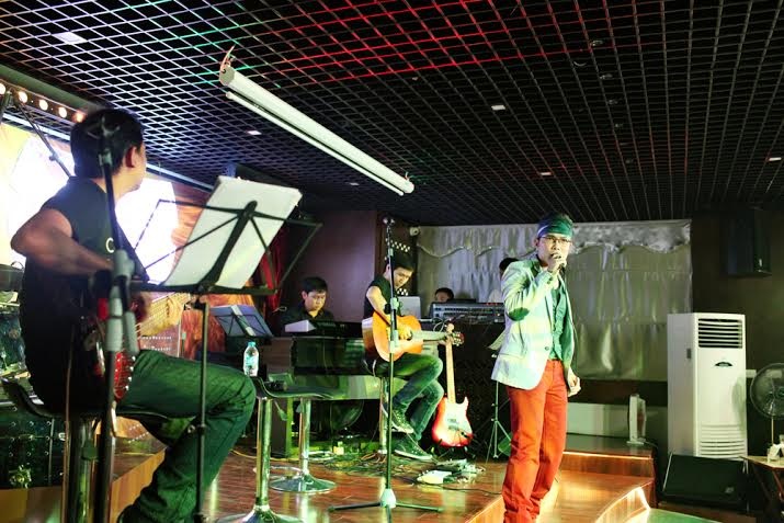 Quang Lê “gõ cửa trái tim” khán giả Hà thành - 2 Quang Lê “gõ cửa trái tim” khán giả Hà thành