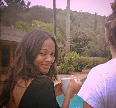 Bà bầu Zoe Saldana hạnh phúc sánh đôi bên chồng - 3 Pregnant Zoe Saldana