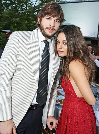 Những khoảnh khắc hạnh phúc của Ashton Kutcher và Mila Kunis - 4 Ashton Kutcher and Mila Kunis'